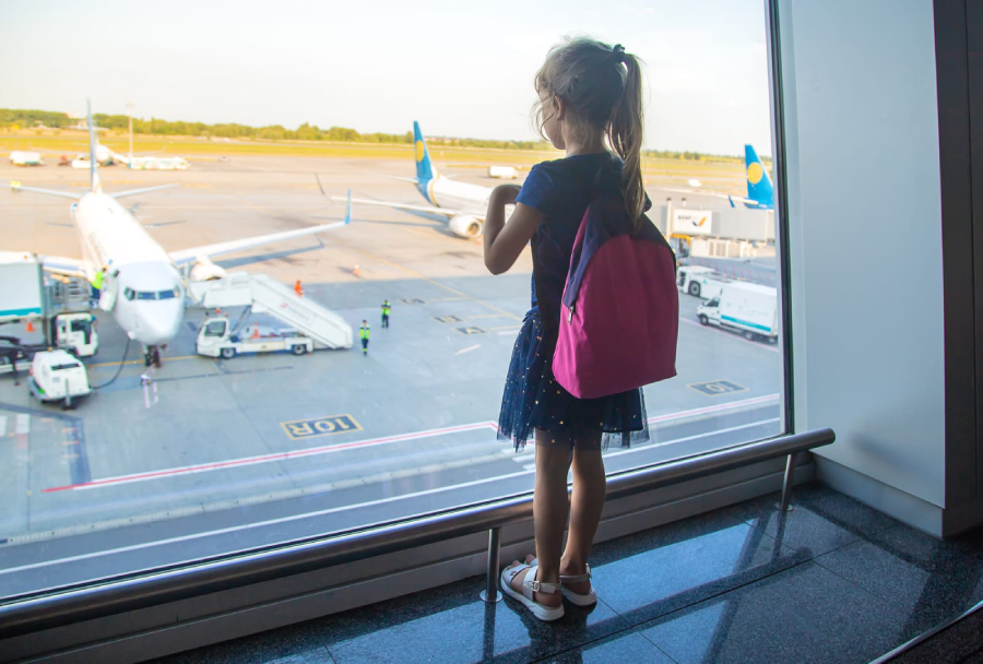 family-travel-airport-departure.jpg